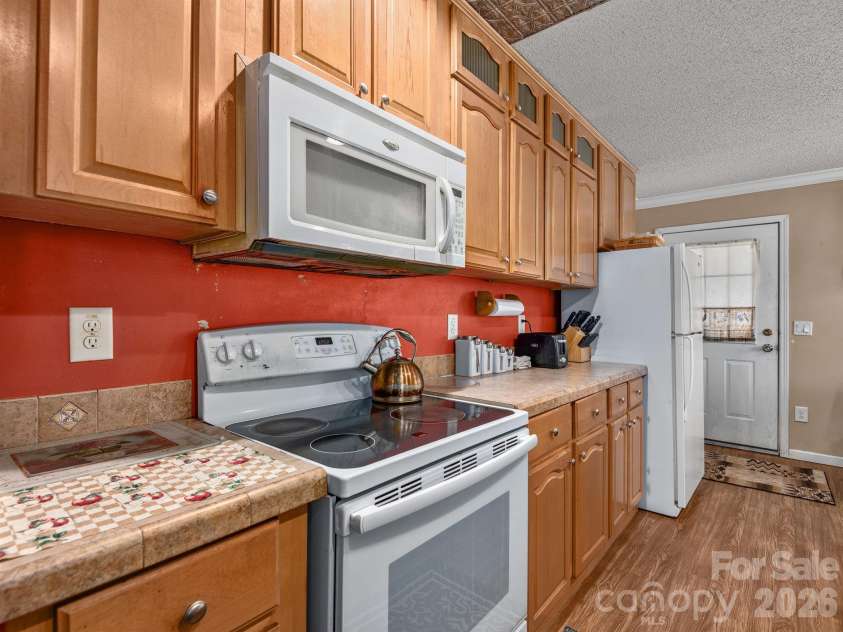 373 Starnes Cove Road, Candler, NC 28715.  MLS# CAR4344168, YatesRealty ID 5107. 