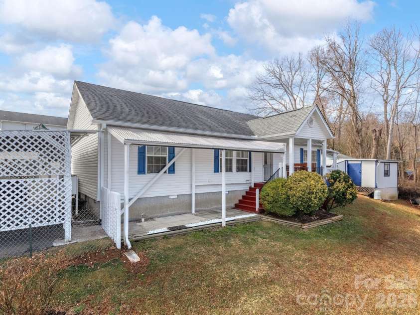 373 Starnes Cove Road, Candler, NC 28715.  MLS# CAR4344168, YatesRealty ID 5107. 
