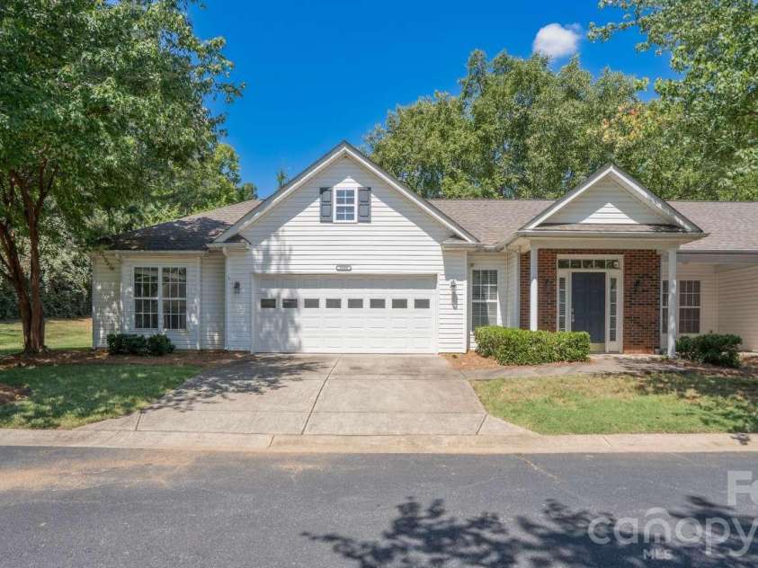 10305 Flat Stone Road, Charlotte, NC 28213.  MLS# CAR4410664, YatesRealty ID 51071. 