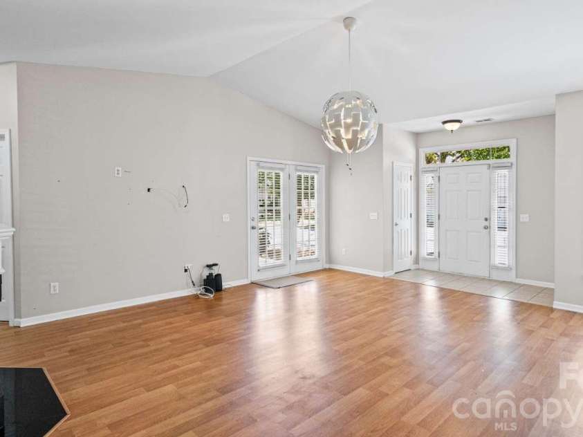 10305 Flat Stone Road, Charlotte, NC 28213.  MLS# CAR4410664, YatesRealty ID 51071. 
