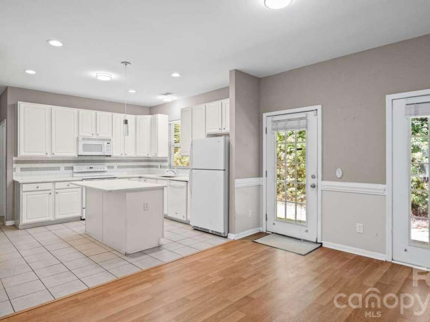 10305 Flat Stone Road, Charlotte, NC 28213.  MLS# CAR4410664, YatesRealty ID 51071. 