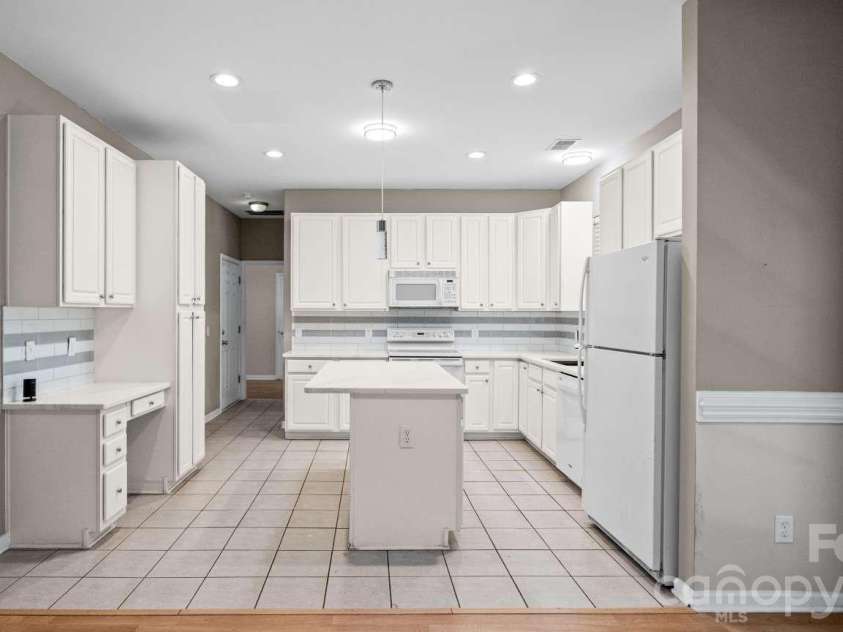 10305 Flat Stone Road, Charlotte, NC 28213.  MLS# CAR4410664, YatesRealty ID 51071. 