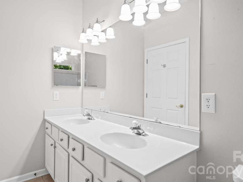 10305 Flat Stone Road, Charlotte, NC 28213.  MLS# CAR4410664, YatesRealty ID 51071. 