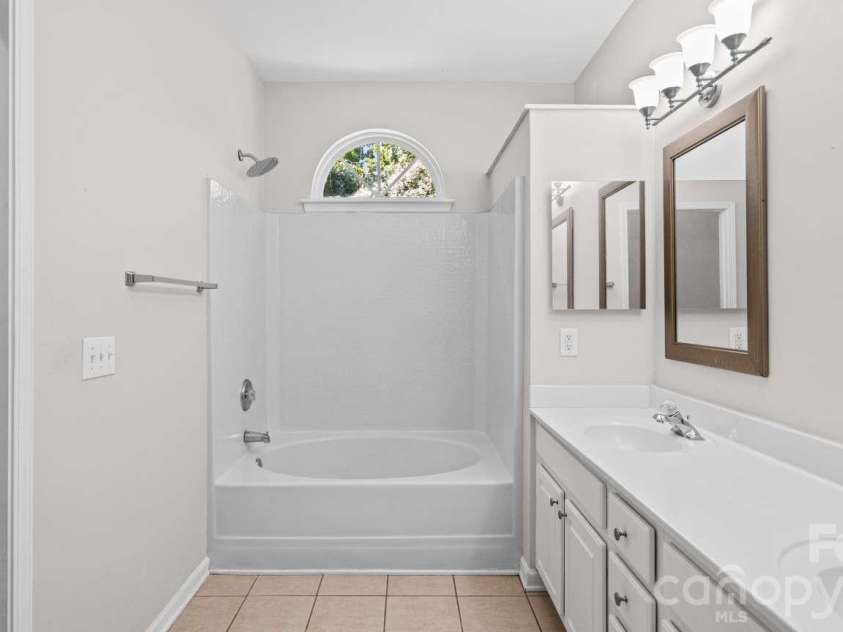 10305 Flat Stone Road, Charlotte, NC 28213.  MLS# CAR4410664, YatesRealty ID 51071. 