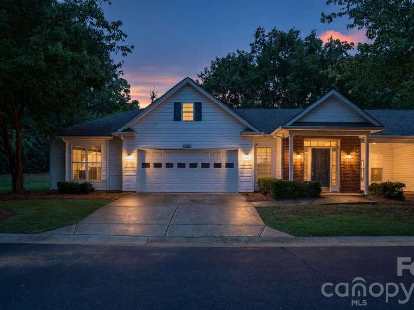 10305 Flat Stone Road, Charlotte, NC 28213.  MLS# CAR4410664, YatesRealty ID 51071. 