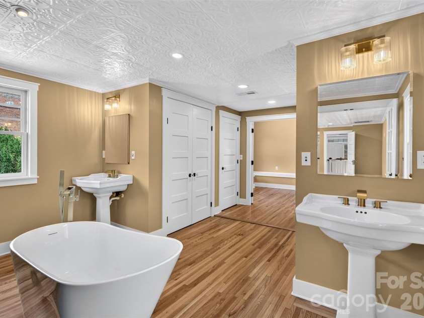 39 Main Street, Marshall, NC 28753.  MLS# CAR4422117, YatesRealty ID 51075. Primary Bathroom