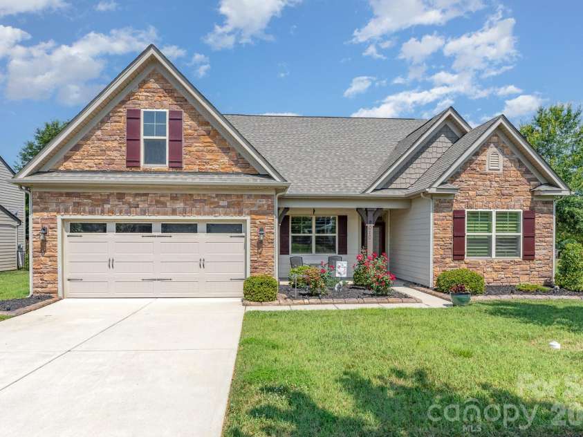 2010 Knocktree Drive, Indian Trail, NC 28079.  MLS# CAR4424411, YatesRealty ID 51076. 