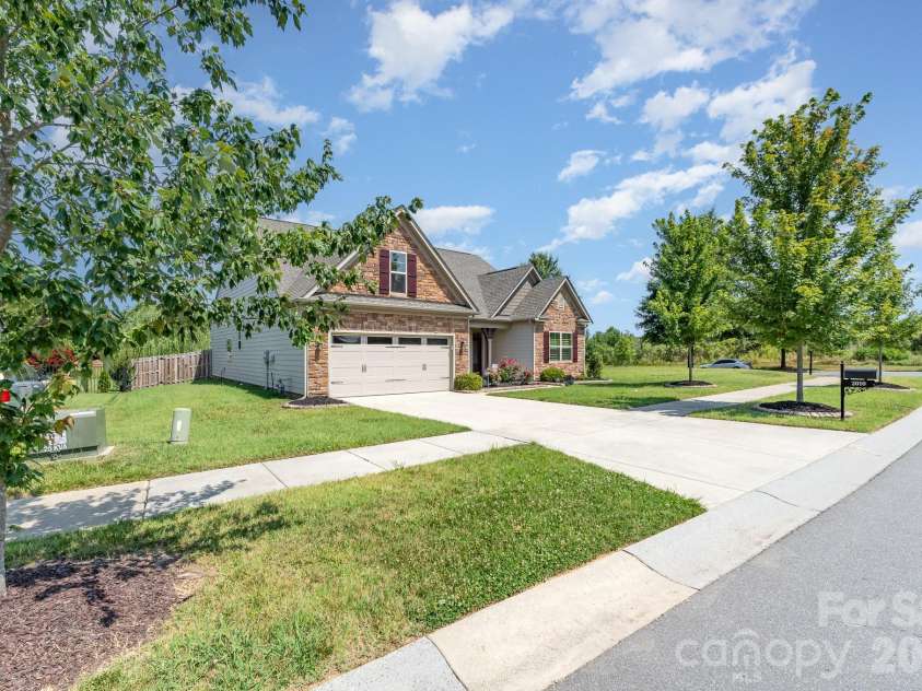 2010 Knocktree Drive, Indian Trail, NC 28079.  MLS# CAR4424411, YatesRealty ID 51076. 
