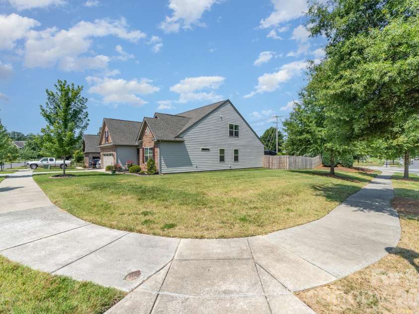 2010 Knocktree Drive, Indian Trail, NC 28079.  MLS# CAR4424411, YatesRealty ID 51076. 