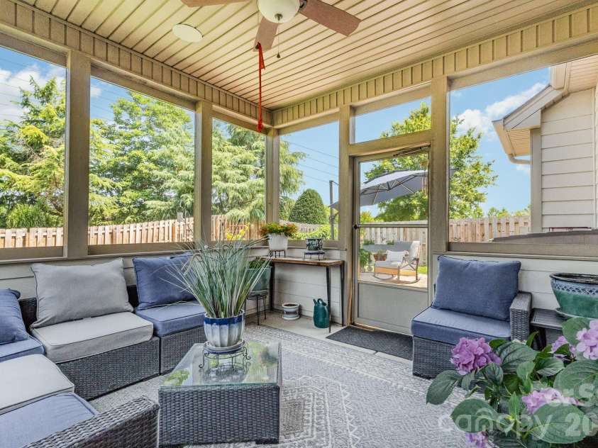 2010 Knocktree Drive, Indian Trail, NC 28079.  MLS# CAR4424411, YatesRealty ID 51076. 