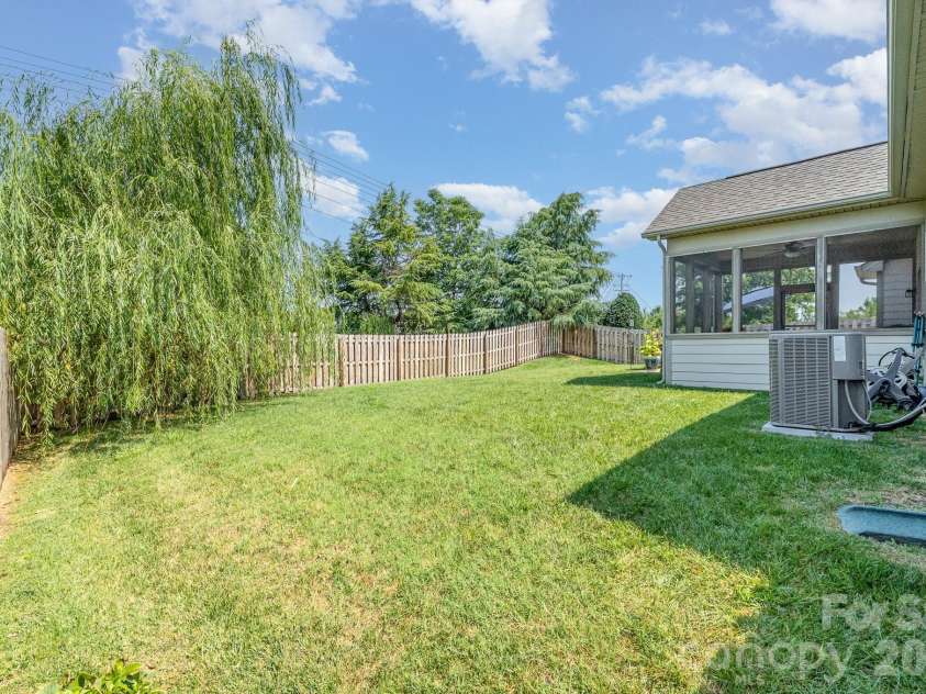 2010 Knocktree Drive, Indian Trail, NC 28079.  MLS# CAR4424411, YatesRealty ID 51076. 