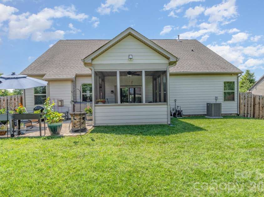 2010 Knocktree Drive, Indian Trail, NC 28079.  MLS# CAR4424411, YatesRealty ID 51076. 