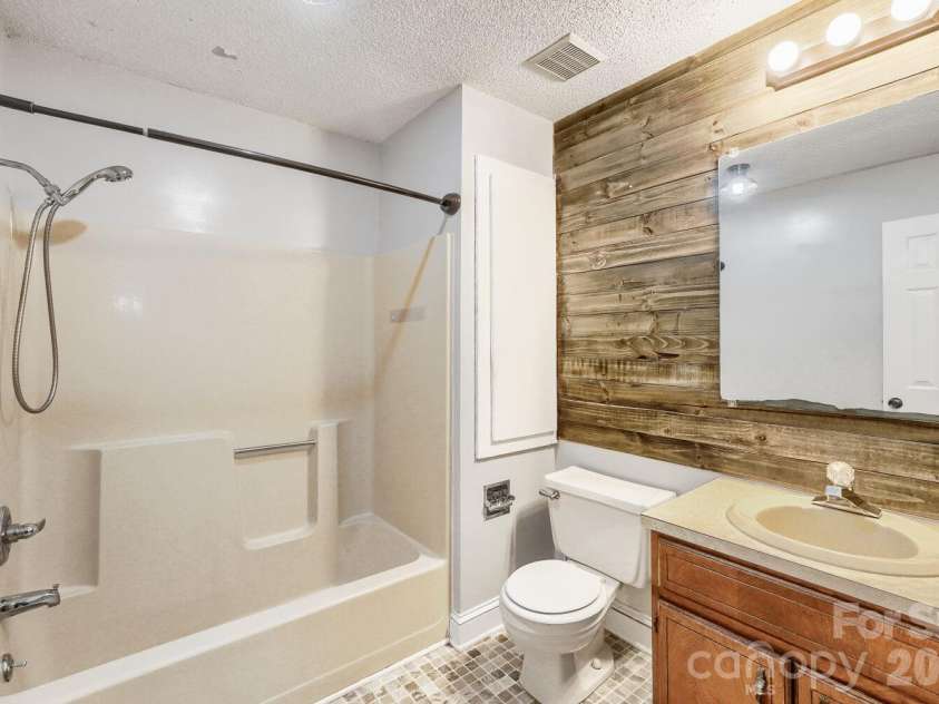 506 Goldmoor Drive, Concord, NC 28025.  MLS# CAR4425256, YatesRealty ID 51077. Bathroom #2