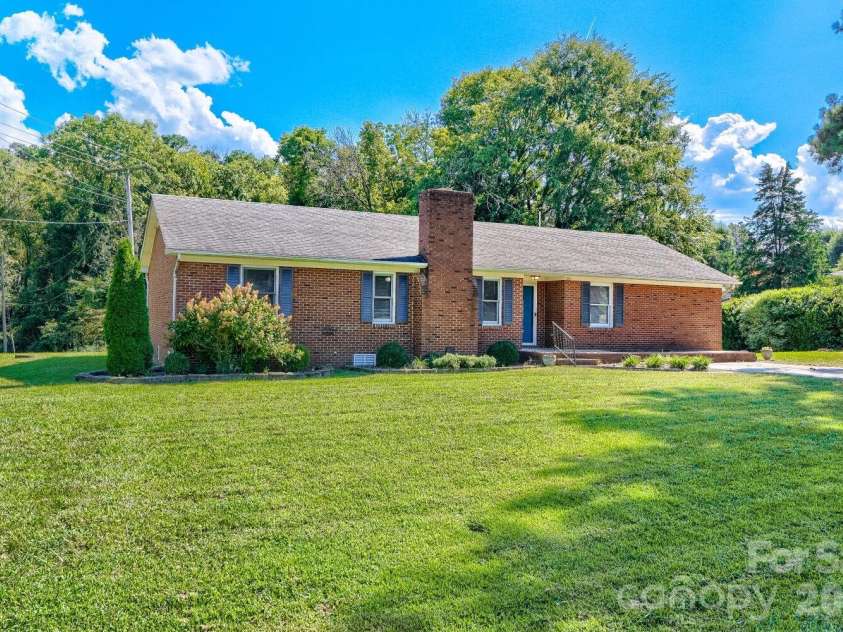 506 Goldmoor Drive, Concord, NC 28025.  MLS# CAR4425256, YatesRealty ID 51077. Front