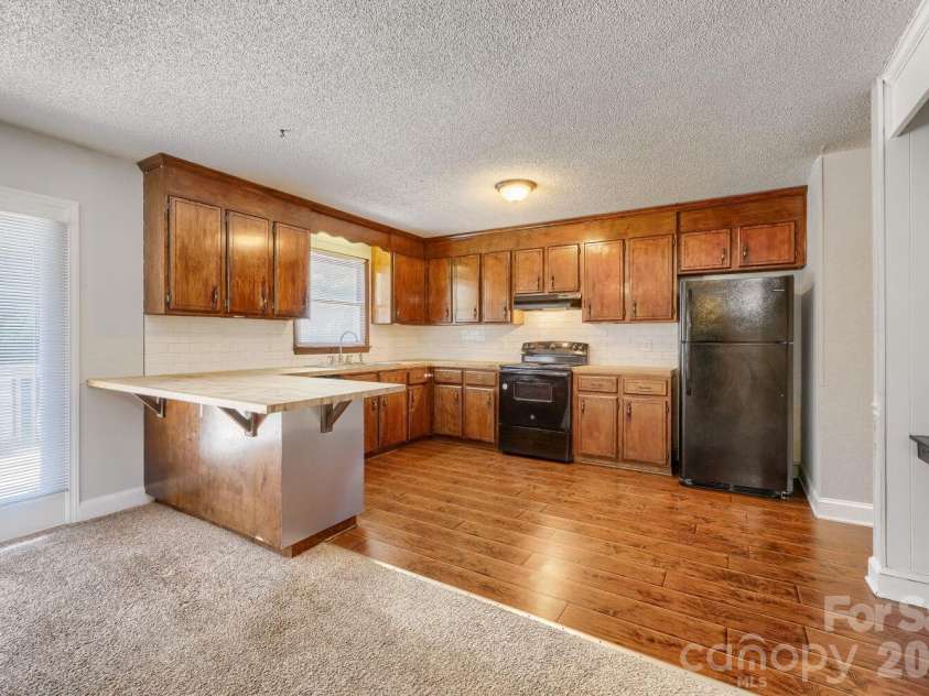 506 Goldmoor Drive, Concord, NC 28025.  MLS# CAR4425256, YatesRealty ID 51077. Kitchen