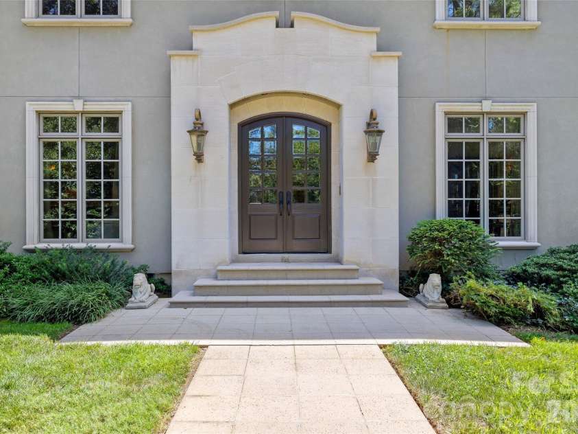 925 Harvard Place, Charlotte, NC 28207.  MLS# CAR4423557, YatesRealty ID 51078. 
