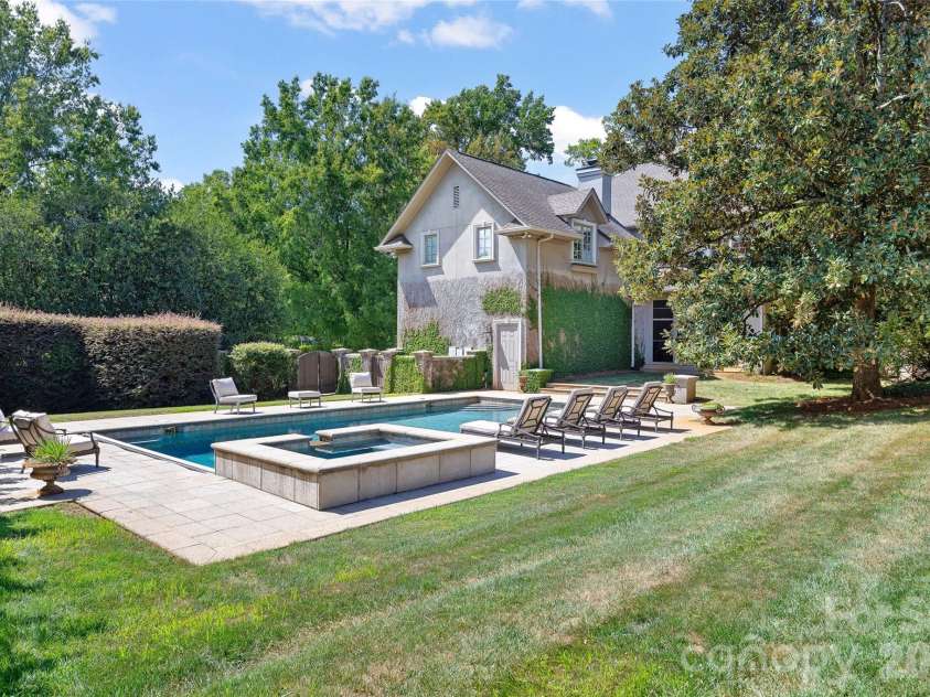 925 Harvard Place, Charlotte, NC 28207.  MLS# CAR4423557, YatesRealty ID 51078. 