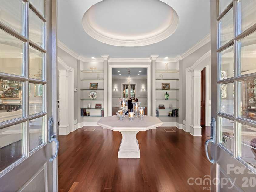 925 Harvard Place, Charlotte, NC 28207.  MLS# CAR4423557, YatesRealty ID 51078. 