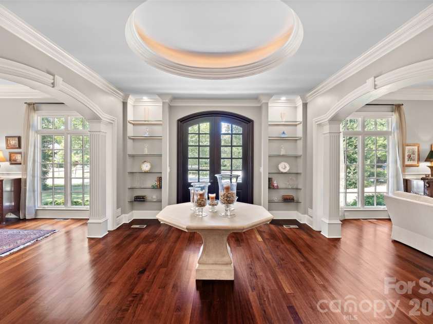925 Harvard Place, Charlotte, NC 28207.  MLS# CAR4423557, YatesRealty ID 51078. 