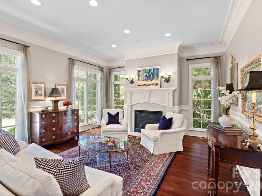 925 Harvard Place, Charlotte, NC 28207.  MLS# CAR4423557, YatesRealty ID 51078. 
