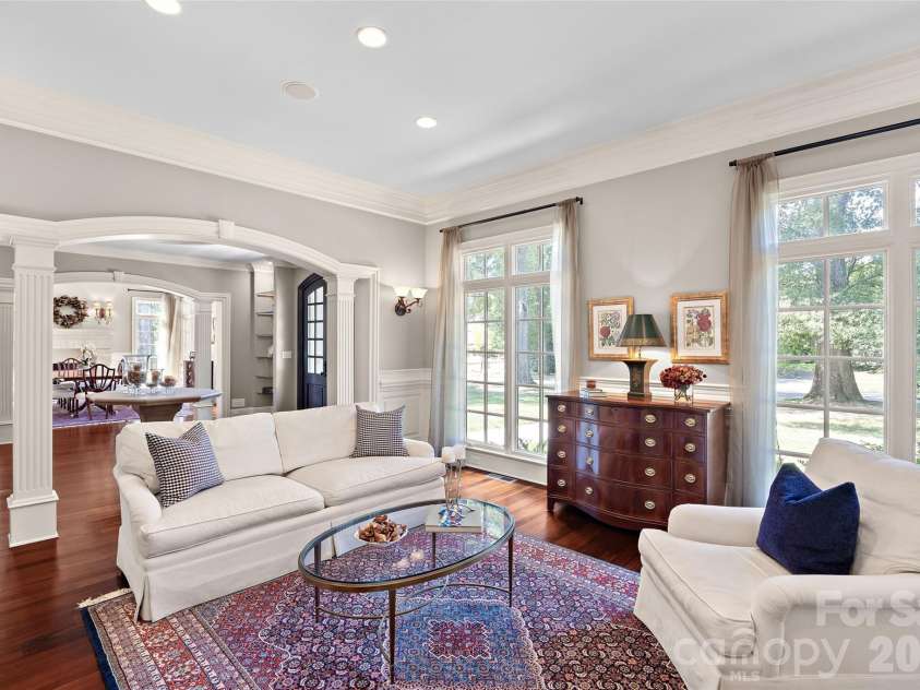 925 Harvard Place, Charlotte, NC 28207.  MLS# CAR4423557, YatesRealty ID 51078. 
