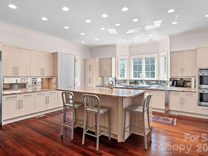 925 Harvard Place, Charlotte, NC 28207.  MLS# CAR4423557, YatesRealty ID 51078. 