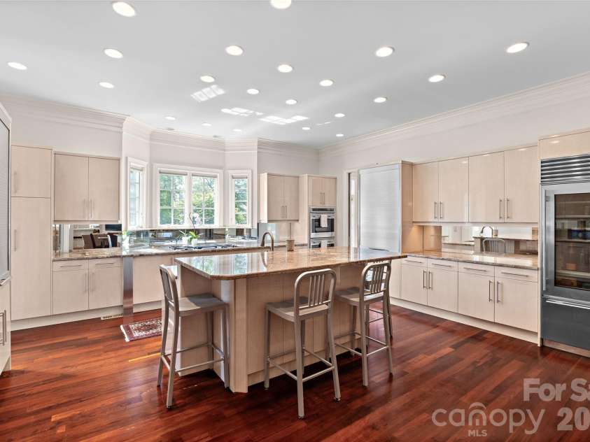 925 Harvard Place, Charlotte, NC 28207.  MLS# CAR4423557, YatesRealty ID 51078. 