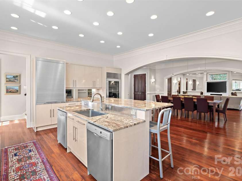 925 Harvard Place, Charlotte, NC 28207.  MLS# CAR4423557, YatesRealty ID 51078. 