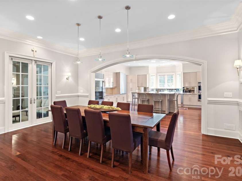 925 Harvard Place, Charlotte, NC 28207.  MLS# CAR4423557, YatesRealty ID 51078. 