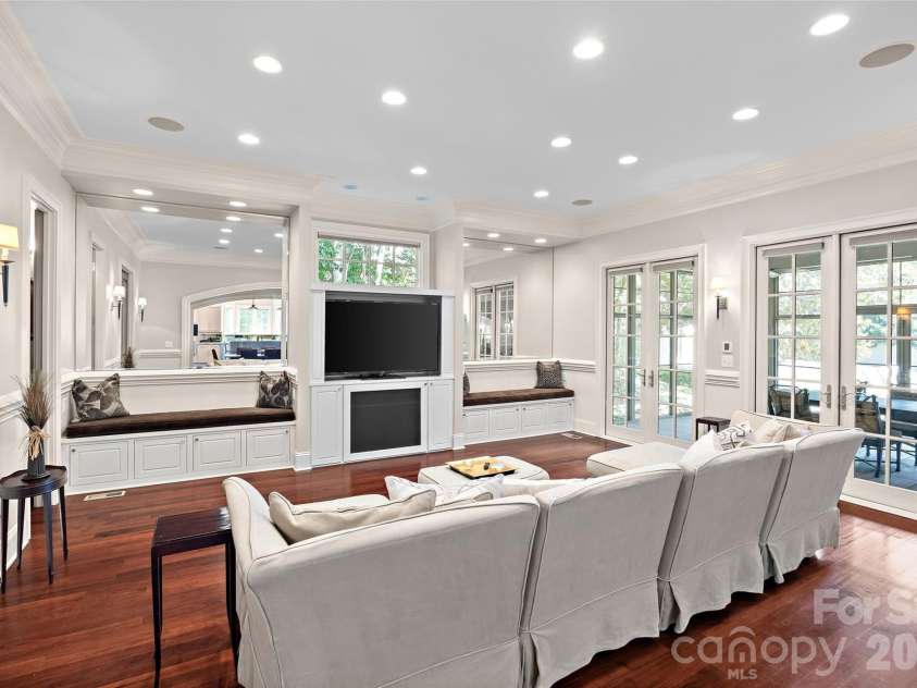 925 Harvard Place, Charlotte, NC 28207.  MLS# CAR4423557, YatesRealty ID 51078. 
