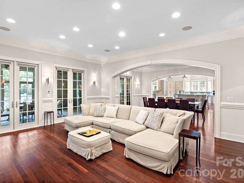 925 Harvard Place, Charlotte, NC 28207.  MLS# CAR4423557, YatesRealty ID 51078. 