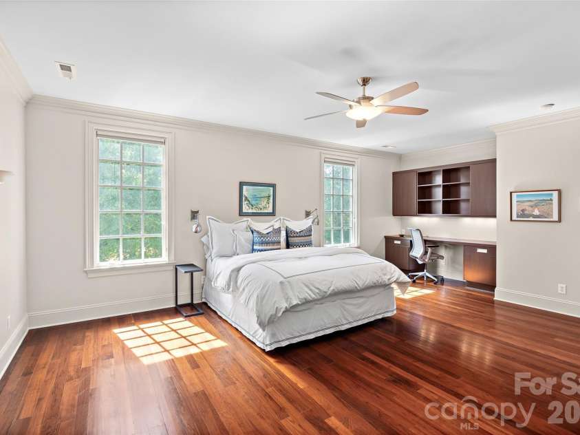 925 Harvard Place, Charlotte, NC 28207.  MLS# CAR4423557, YatesRealty ID 51078. 