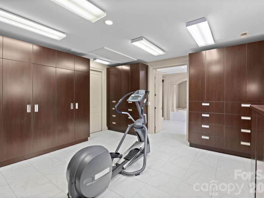 925 Harvard Place, Charlotte, NC 28207.  MLS# CAR4423557, YatesRealty ID 51078. 