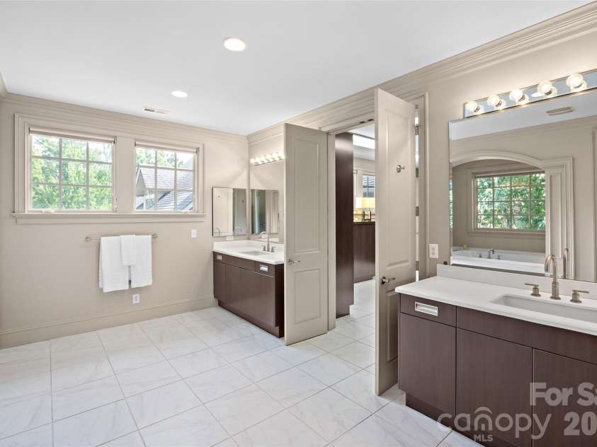 925 Harvard Place, Charlotte, NC 28207.  MLS# CAR4423557, YatesRealty ID 51078. 
