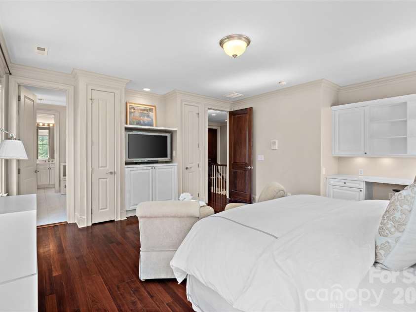 925 Harvard Place, Charlotte, NC 28207.  MLS# CAR4423557, YatesRealty ID 51078. 
