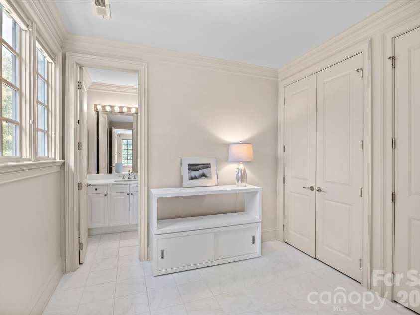 925 Harvard Place, Charlotte, NC 28207.  MLS# CAR4423557, YatesRealty ID 51078. 