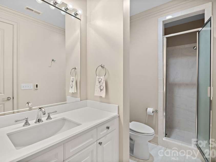 925 Harvard Place, Charlotte, NC 28207.  MLS# CAR4423557, YatesRealty ID 51078. 