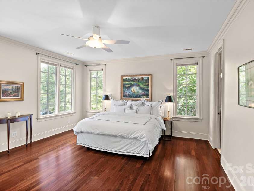 925 Harvard Place, Charlotte, NC 28207.  MLS# CAR4423557, YatesRealty ID 51078. 