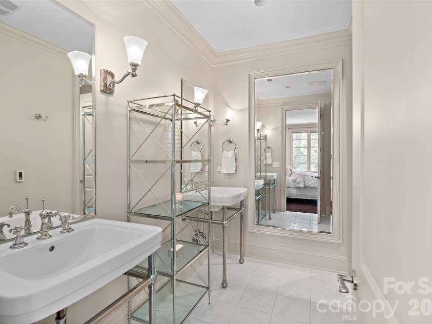 925 Harvard Place, Charlotte, NC 28207.  MLS# CAR4423557, YatesRealty ID 51078. 