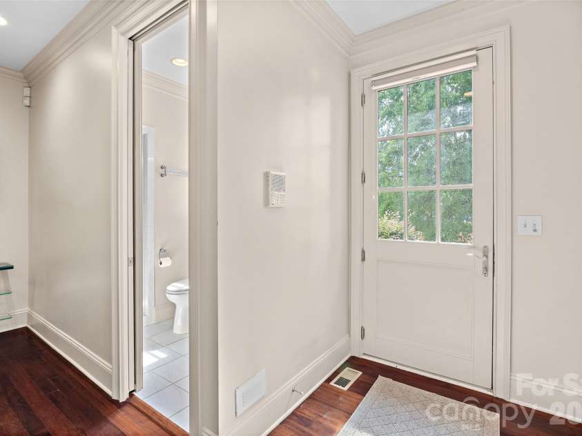 925 Harvard Place, Charlotte, NC 28207.  MLS# CAR4423557, YatesRealty ID 51078. 