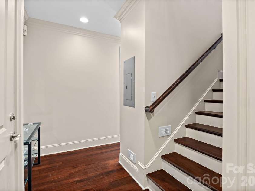 925 Harvard Place, Charlotte, NC 28207.  MLS# CAR4423557, YatesRealty ID 51078. 