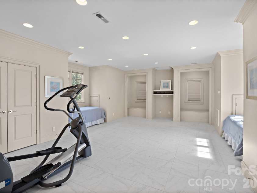 925 Harvard Place, Charlotte, NC 28207.  MLS# CAR4423557, YatesRealty ID 51078. 