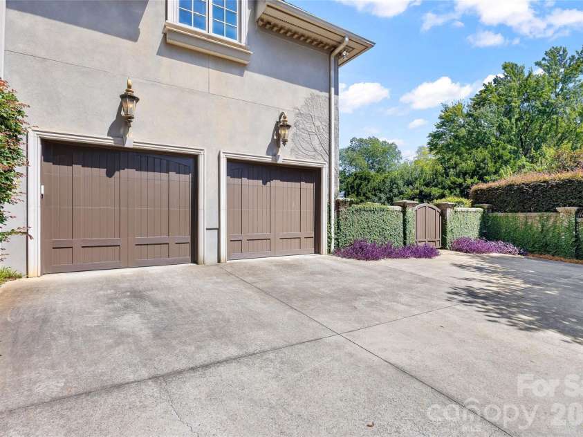 925 Harvard Place, Charlotte, NC 28207.  MLS# CAR4423557, YatesRealty ID 51078. 