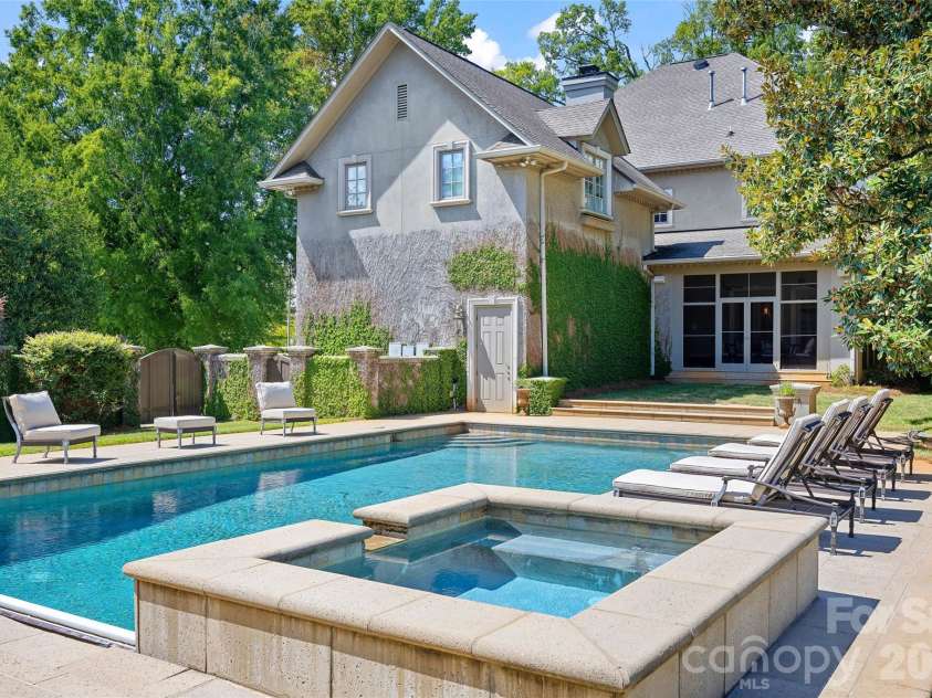 925 Harvard Place, Charlotte, NC 28207.  MLS# CAR4423557, YatesRealty ID 51078. 