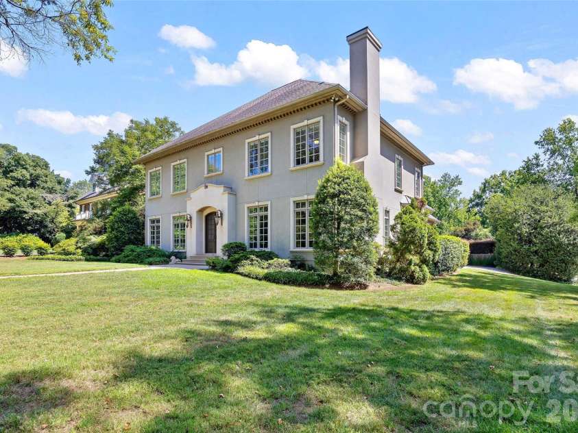 925 Harvard Place, Charlotte, NC 28207.  MLS# CAR4423557, YatesRealty ID 51078. 