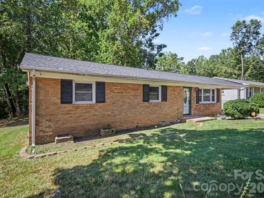 829 Vancouver Lane, Gastonia, NC 28052.  MLS# CAR4424642, YatesRealty ID 51079. 