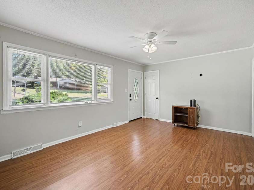829 Vancouver Lane, Gastonia, NC 28052.  MLS# CAR4424642, YatesRealty ID 51079. 