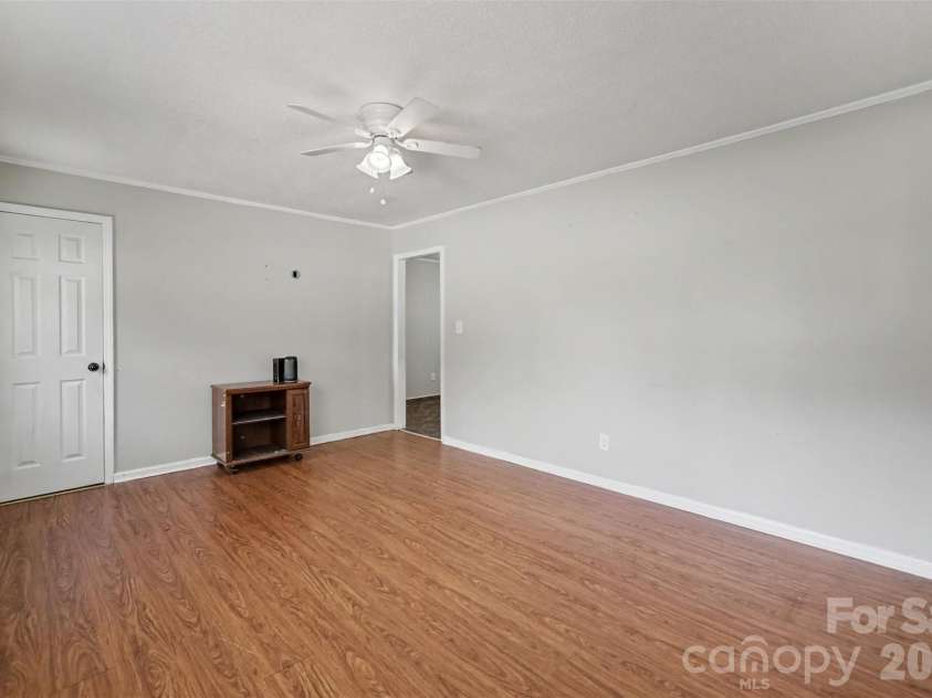 829 Vancouver Lane, Gastonia, NC 28052.  MLS# CAR4424642, YatesRealty ID 51079. 