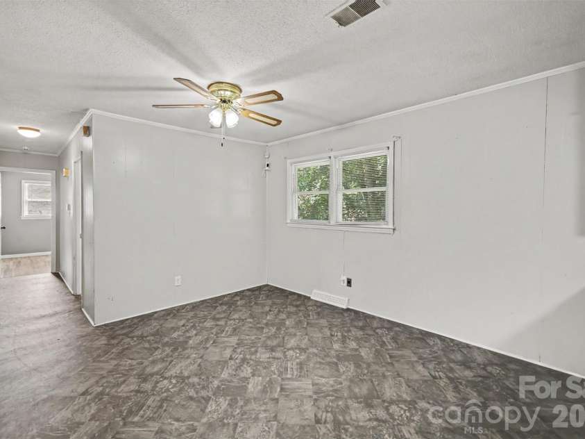 829 Vancouver Lane, Gastonia, NC 28052.  MLS# CAR4424642, YatesRealty ID 51079. 