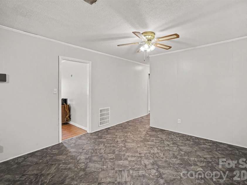 829 Vancouver Lane, Gastonia, NC 28052.  MLS# CAR4424642, YatesRealty ID 51079. 